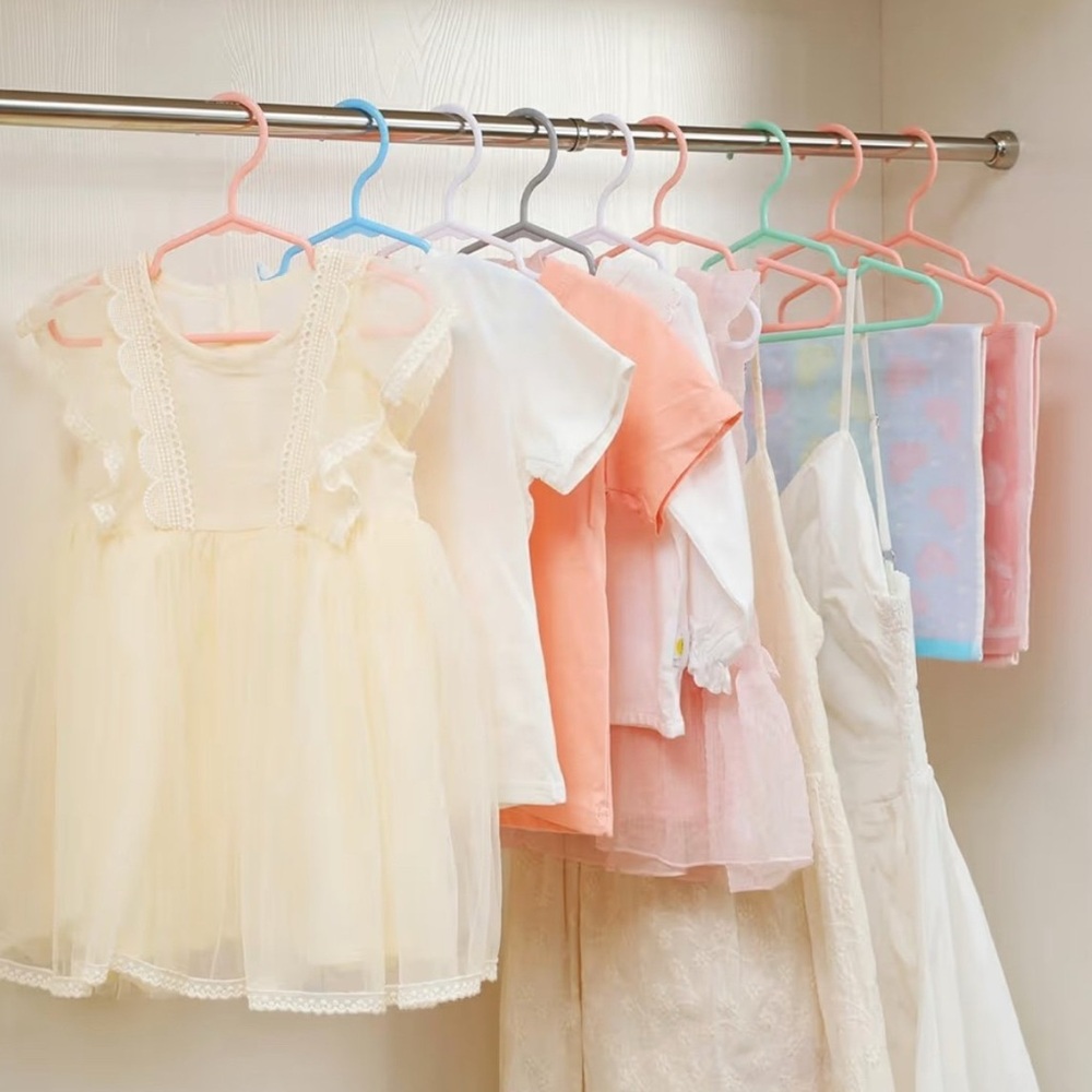 Children clothing hangers